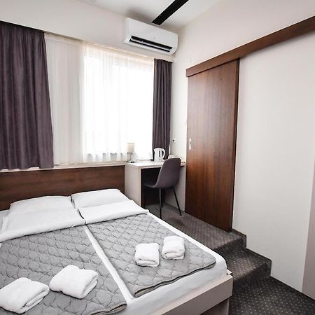 Atrijum Apartments And Rooms Kladovo Esterno foto