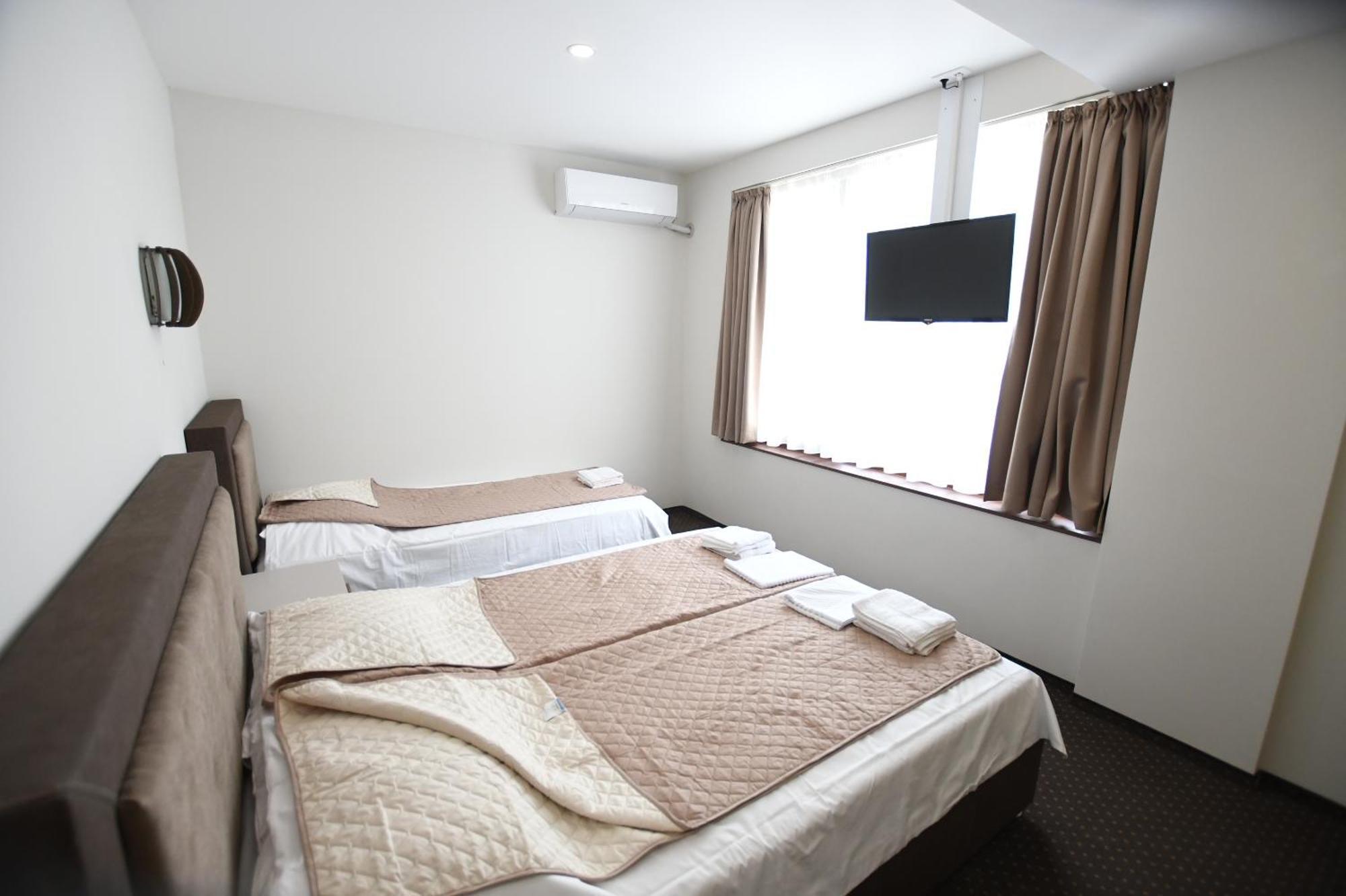 Atrijum Apartments And Rooms Kladovo Esterno foto