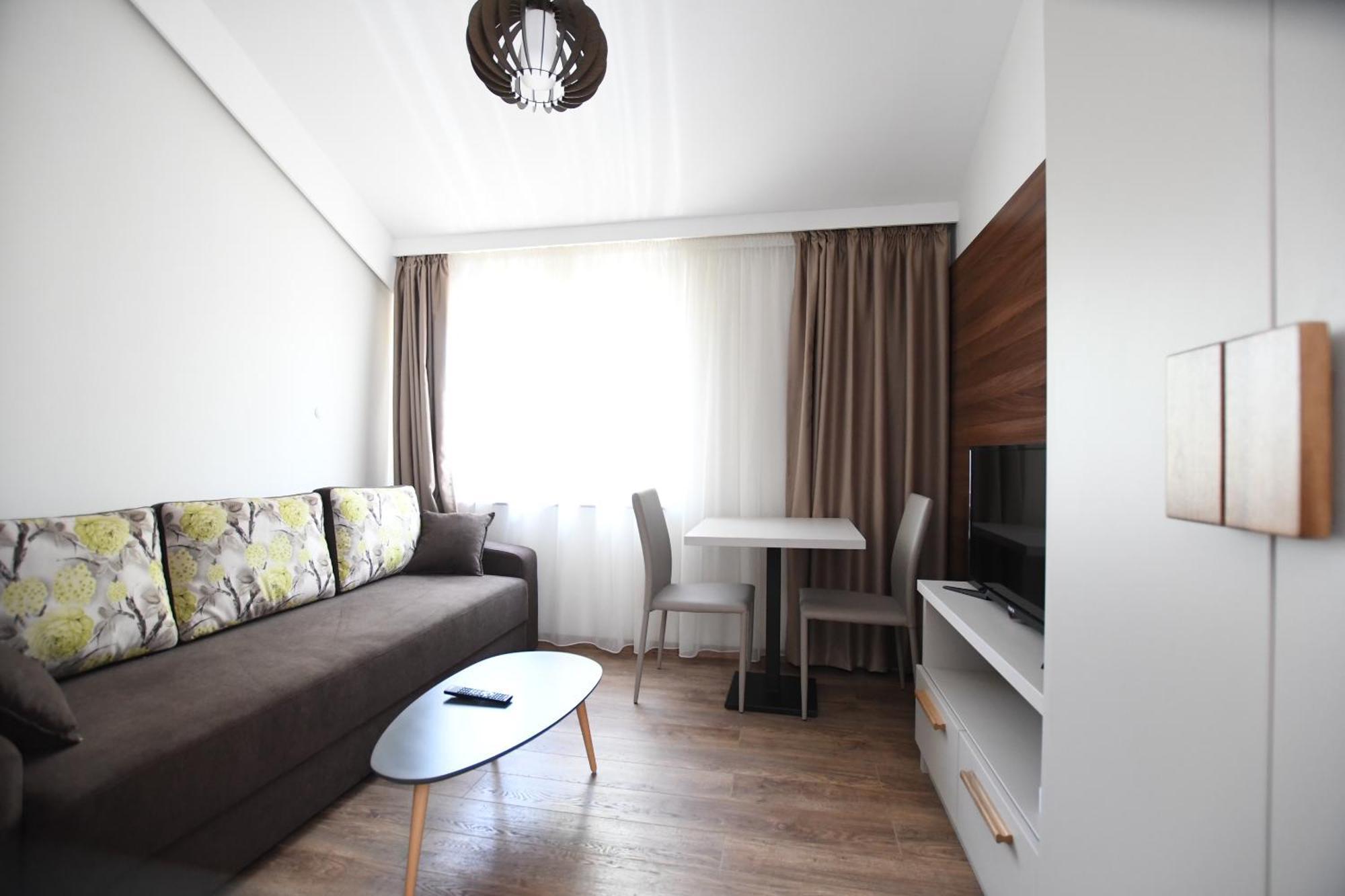 Atrijum Apartments And Rooms Kladovo Esterno foto