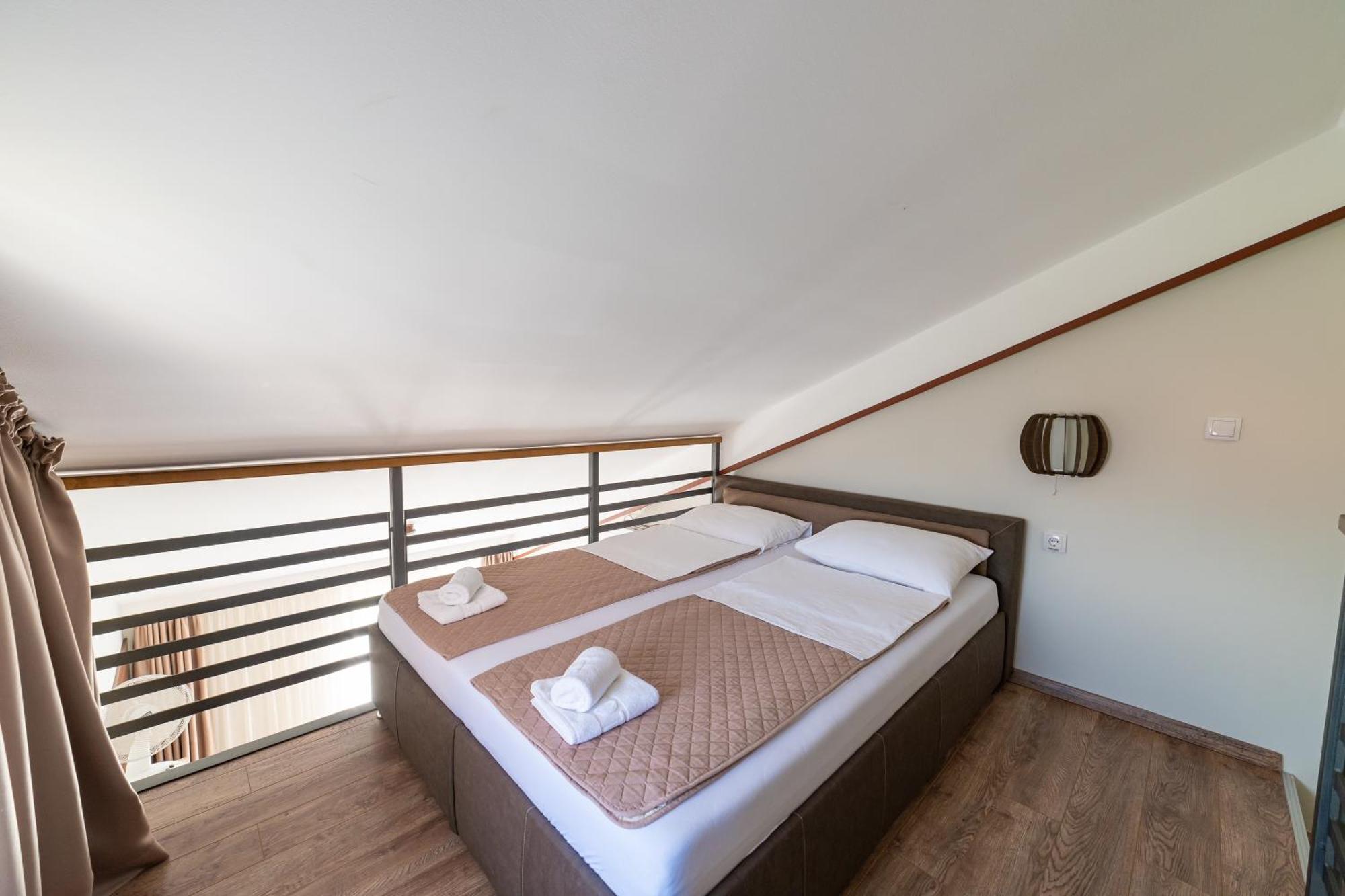 Atrijum Apartments And Rooms Kladovo Esterno foto