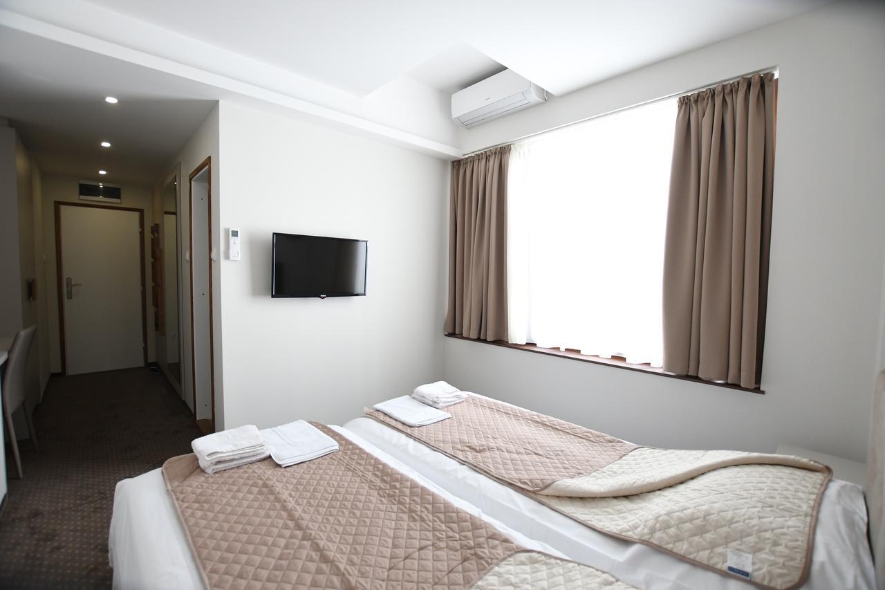 Atrijum Apartments And Rooms Kladovo Esterno foto