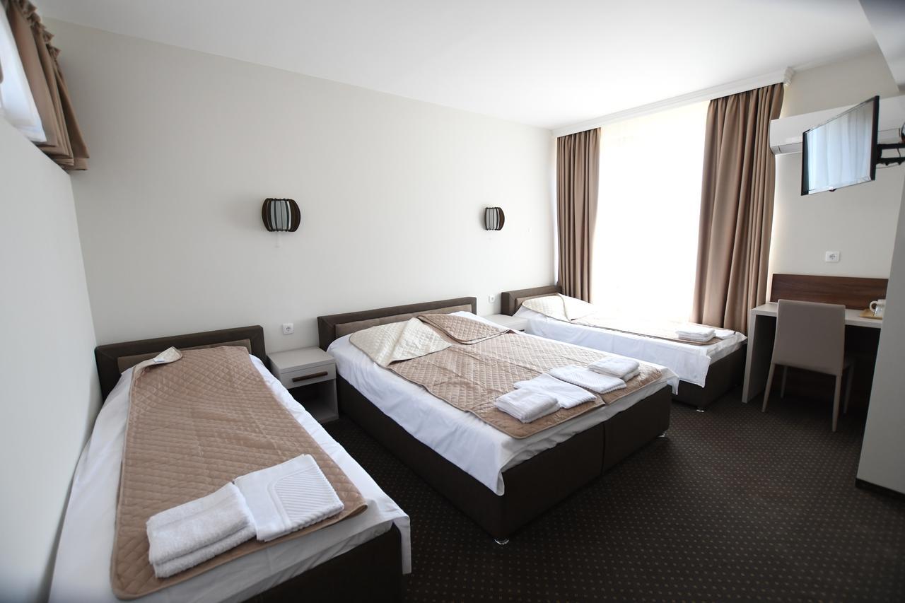 Atrijum Apartments And Rooms Kladovo Esterno foto