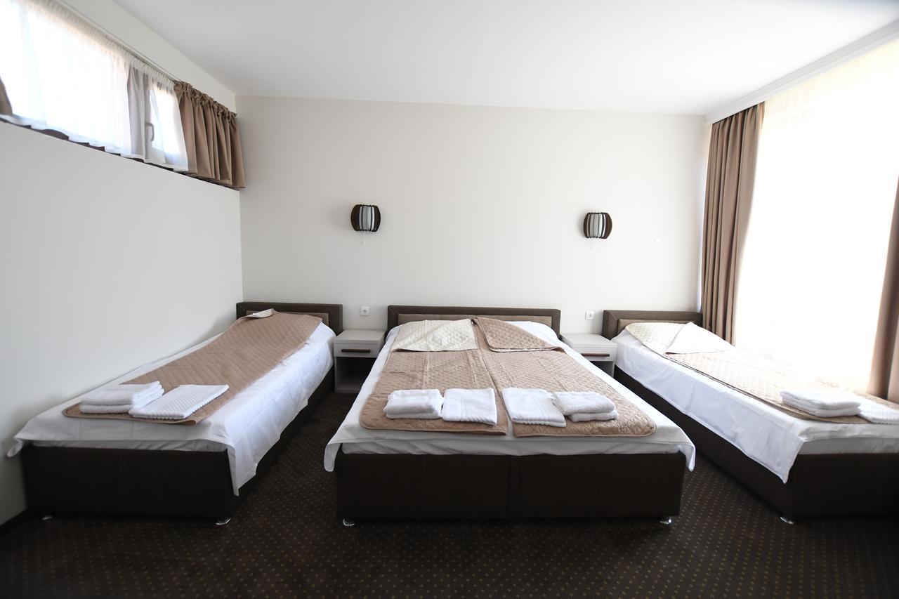 Atrijum Apartments And Rooms Kladovo Esterno foto