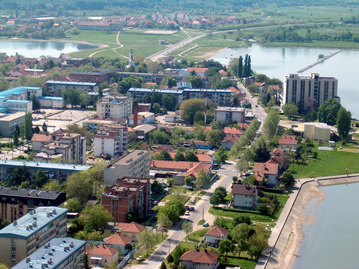 Atrijum Apartments And Rooms Kladovo Esterno foto